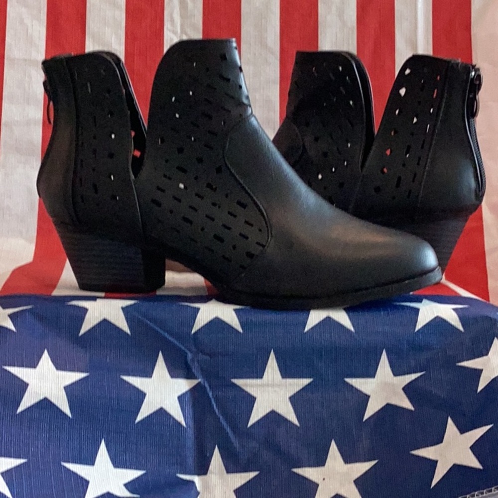 Steven Ella Black Boots, Size 8.5, lightweight, barely worn. - Picture 3 of 4